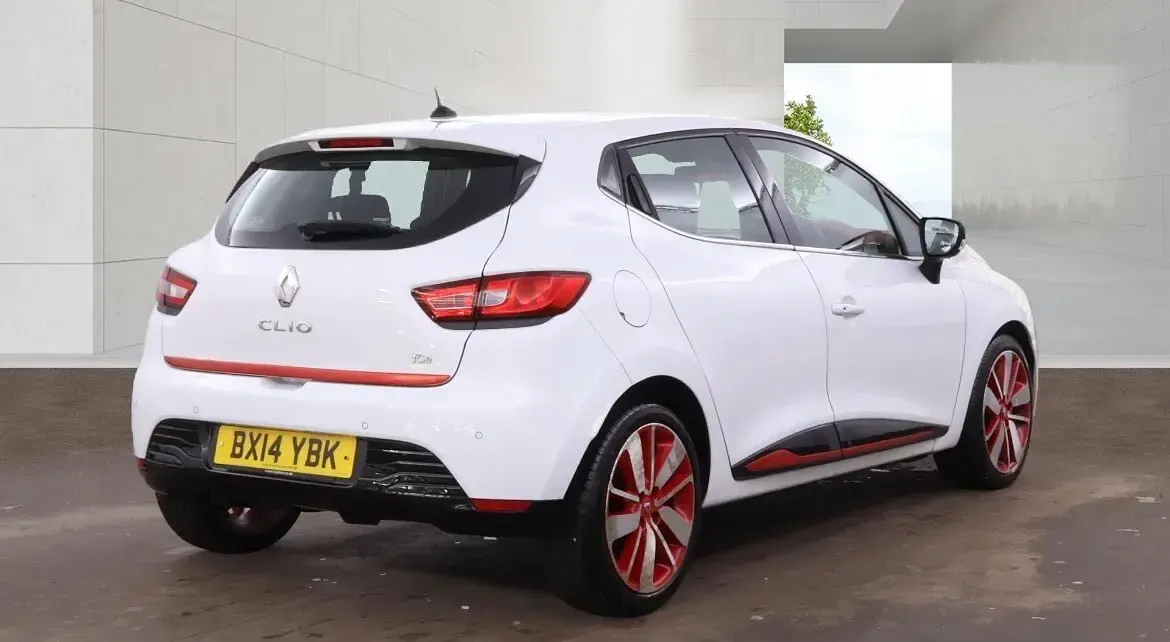 Used Renault Clio IV Dynamique 2014 White Hatchback