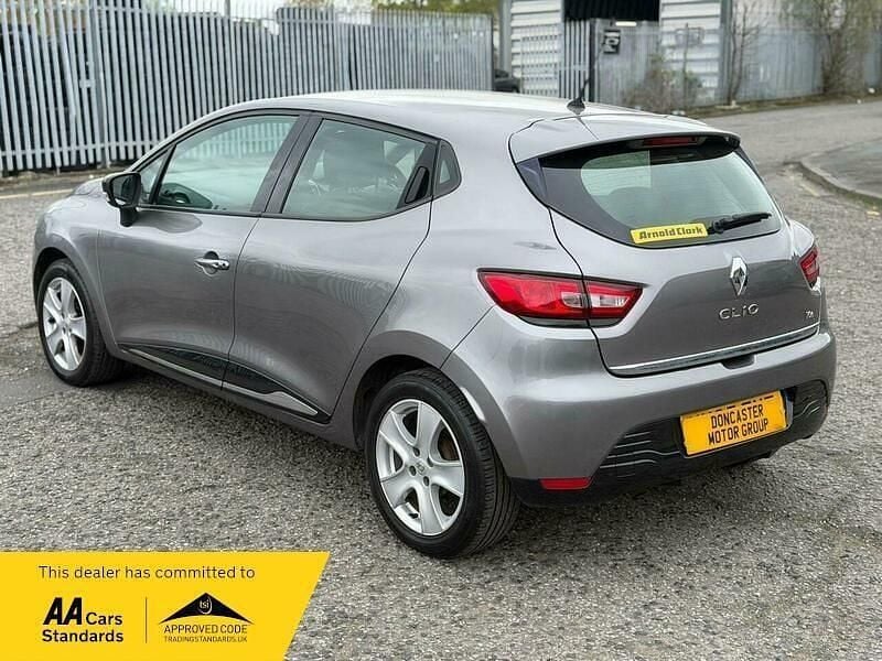 Used Renault Clio IV Dynamique 90 HP (66 kW) 2015 Grey Hatchback