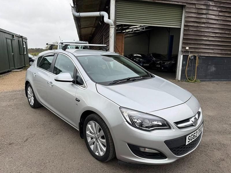Used Vauxhall Astra Elite 115 HP (84 kW) 2012 Silver Hatchback