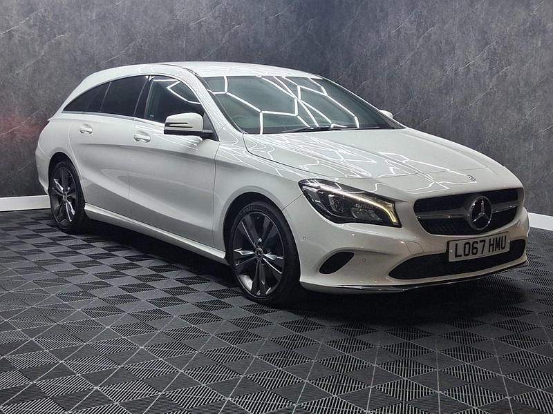 Used Mercedes CLA180 122 HP (89 kW) 2017 White Sedan
