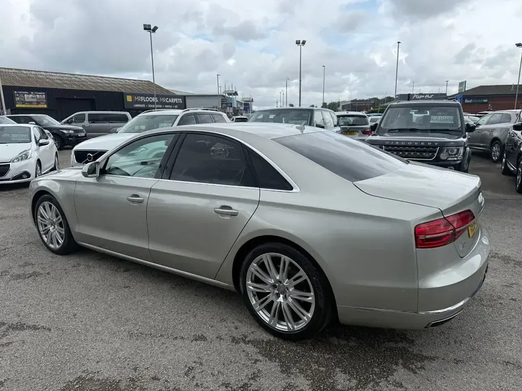 Used Audi A8 Sport 258 HP (189 kW) 2014 Silver Sedan