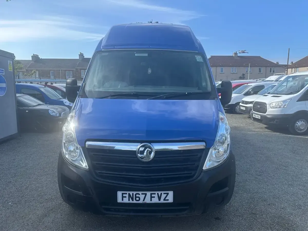 Used Vauxhall Movano 145 HP (106 kW) 2017 Blue MPV