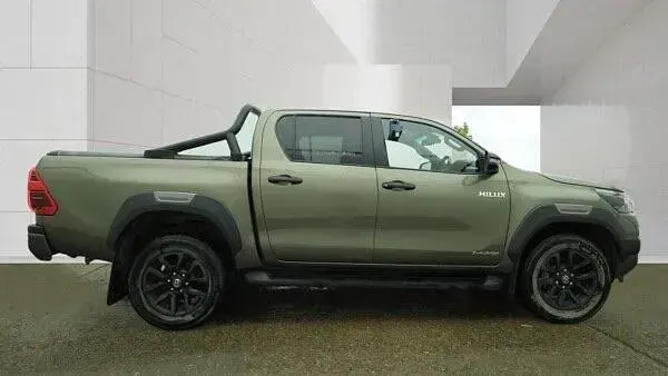 Used Toyota HiLux 204 HP (150 kW) 2022 Bronze Pickup