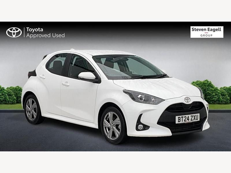 White Used 2024 Toyota Yaris Hybrid Hatchback | £18,495 (Good price) - Image 1/3