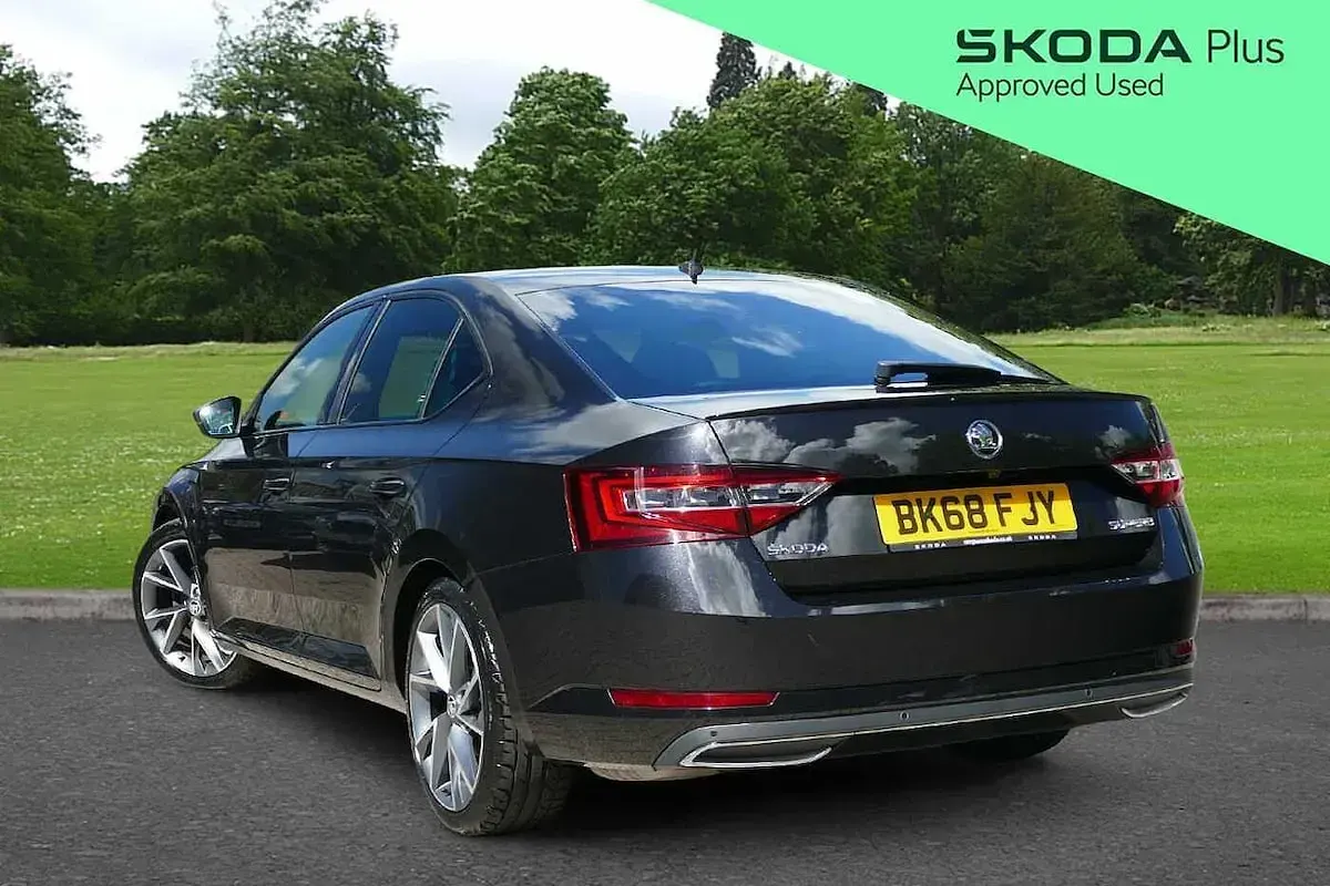 Used Skoda Superb SportLine 187 HP (137 kW) 2018 Black Hatchback