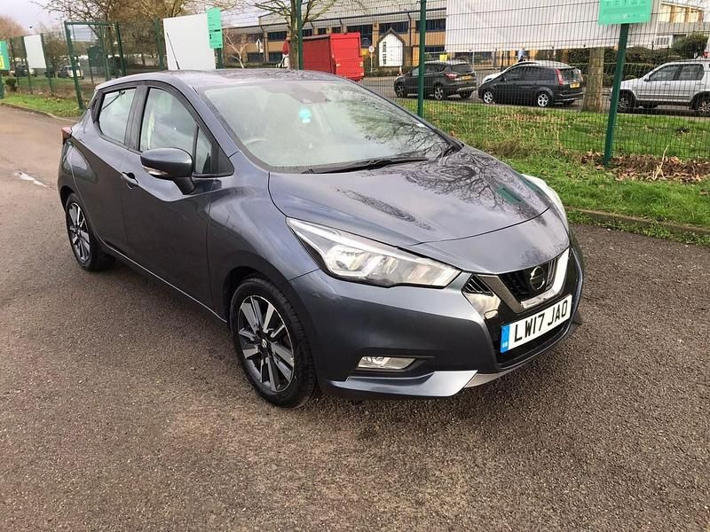 Usado Nissan Micra Acenta 71 HP (52 kW) 2017 Cinzento Citadino