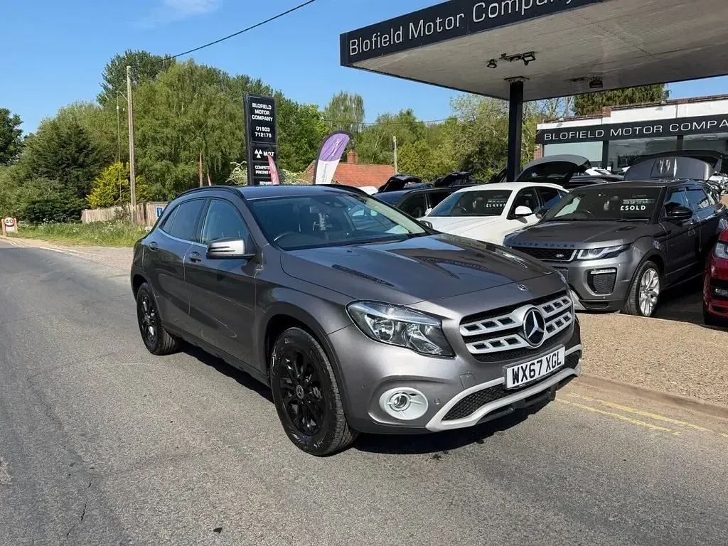 Usado Mercedes GLA200 Executive 136 HP (100 kW) 2017 Cinzento SUV