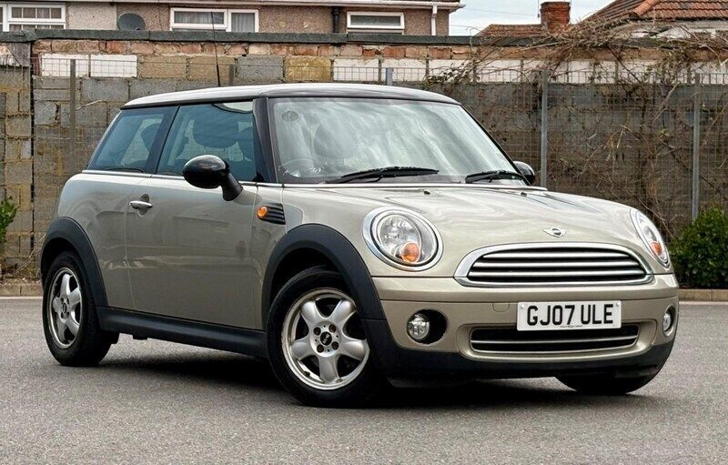 Silver Used 2007 Mini Cooper Hatch Hatchback | £3,999 (Fair price) - Image 1/4