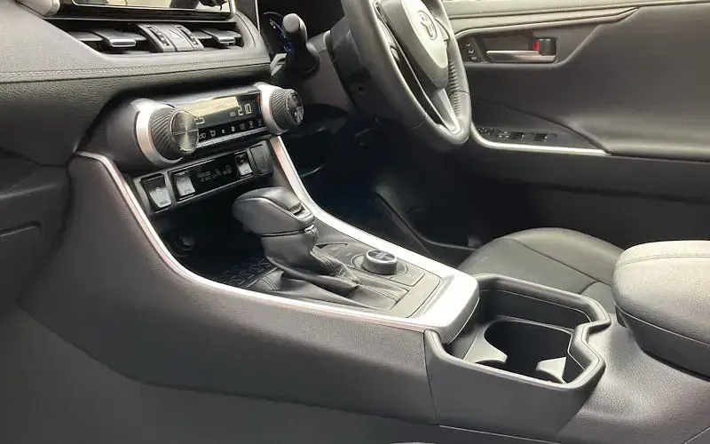Used Toyota RAV4 Hybrid 222 HP (163 kW) 2021 White SUV