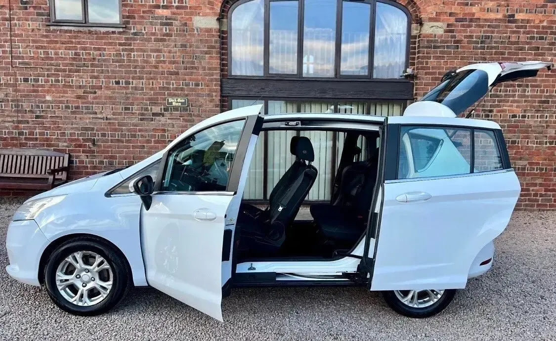 Used Ford B-MAX Zetec 90 HP (66 kW) 2015 White MPV