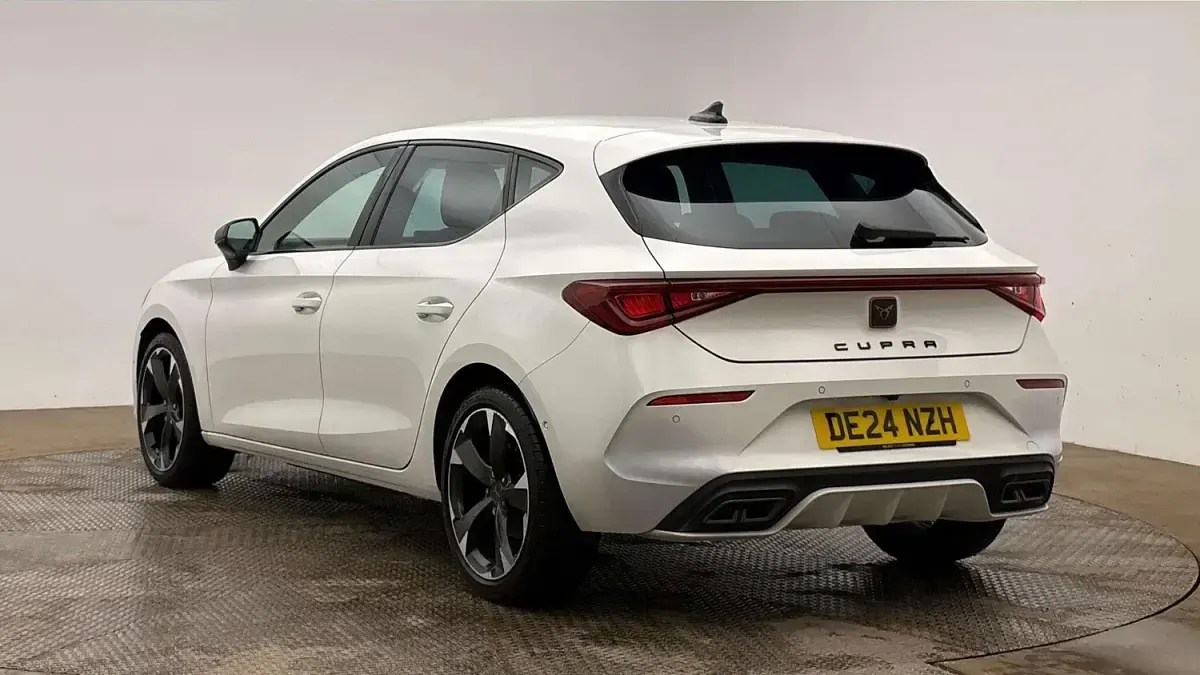 Used Cupra Leon 150 HP (110 kW) 2024 White Hatchback
