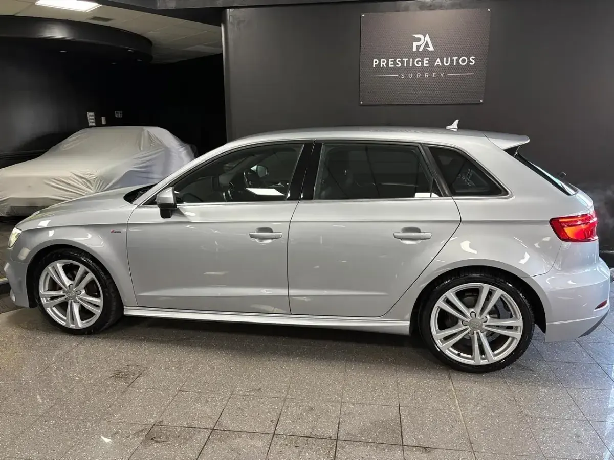 Usado Audi A3 Sportback S-Line 150 CV (110 kW) 2017 Plateado Utilitario