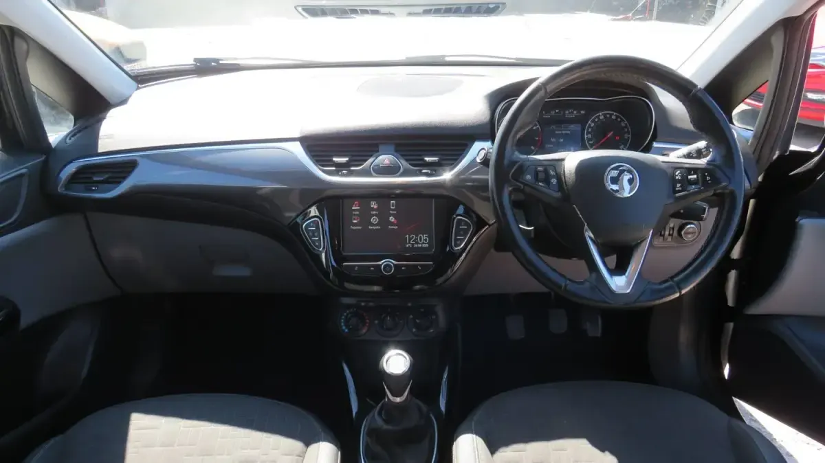 Begagnad Vauxhall Corsa 2018 Svart Halvkombi