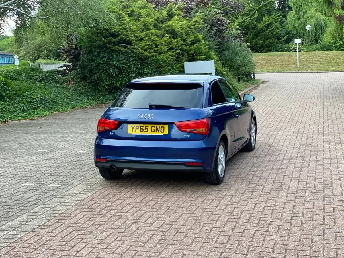 Used Audi A1 116 HP (85 kW) 2015 Blue Hatchback