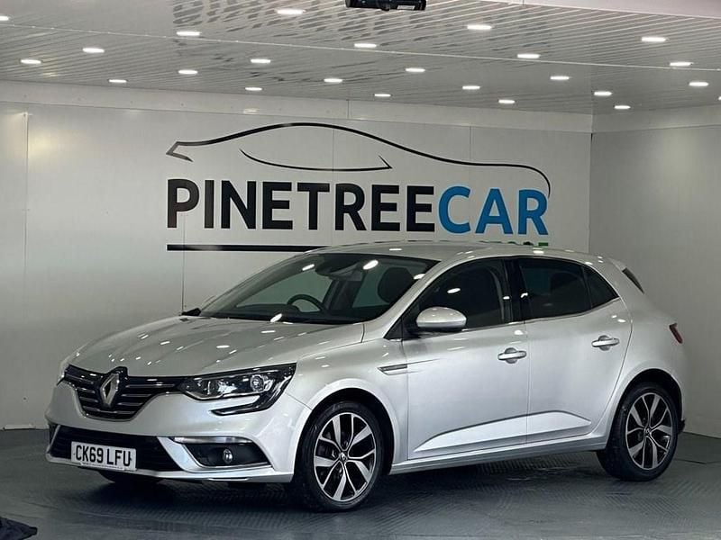 Używany Renault Mégane IV Iconic 115 KM (84 kW) 2019 Srebrny Hatchback