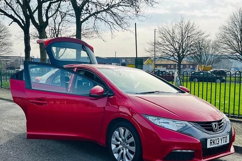 Used Honda Civic 2013 Red Hatchback