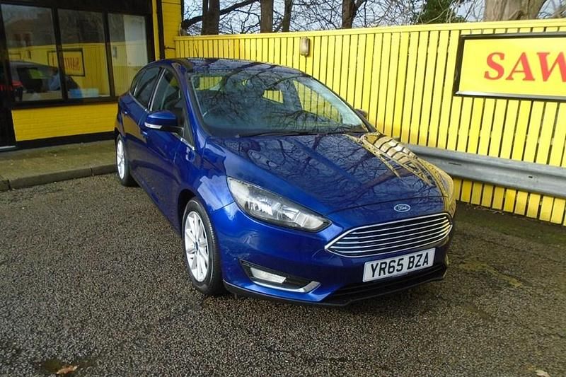 Used Ford Focus Titanium 125 HP (91 kW) 2015 Blue Hatchback