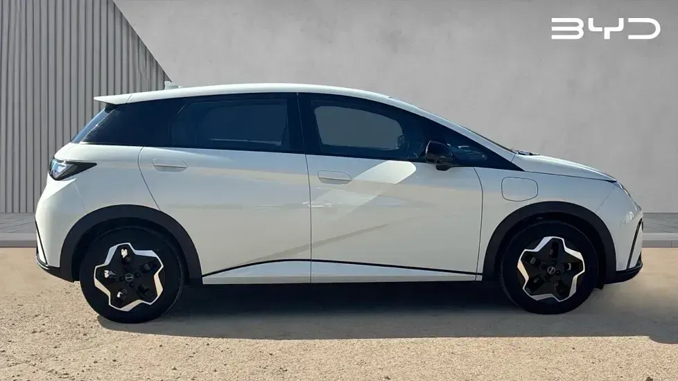 Nuevo BYD Dolphin Active 69 kW (95 CV) 2025 Blanco Utilitario