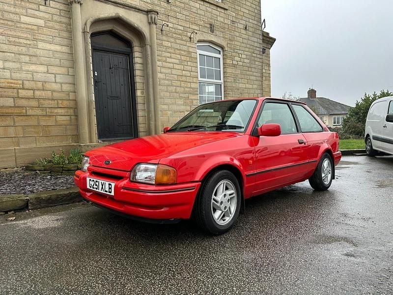 Used Ford Escort 105 HP (77 kW) 1989 Red Hatchback