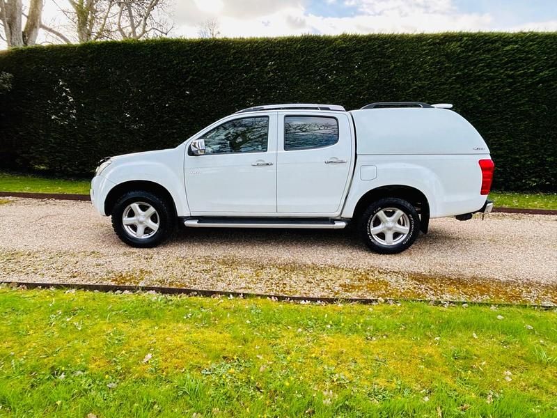Used Isuzu D-Max 2015 White Pickup