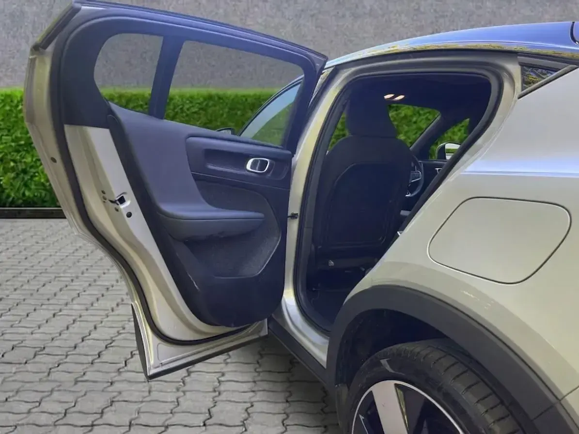 Usado Volvo C40 Pro 300 kW (408 HP) 2022 Prateado SUV