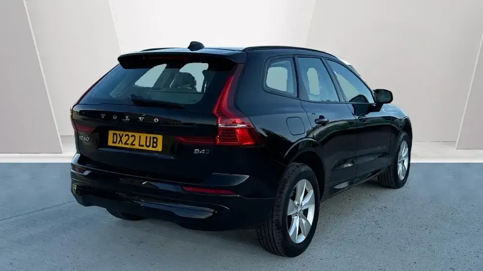 Used Volvo XC60 Momentum 197 HP (144 kW) 2022 Black stone SUV