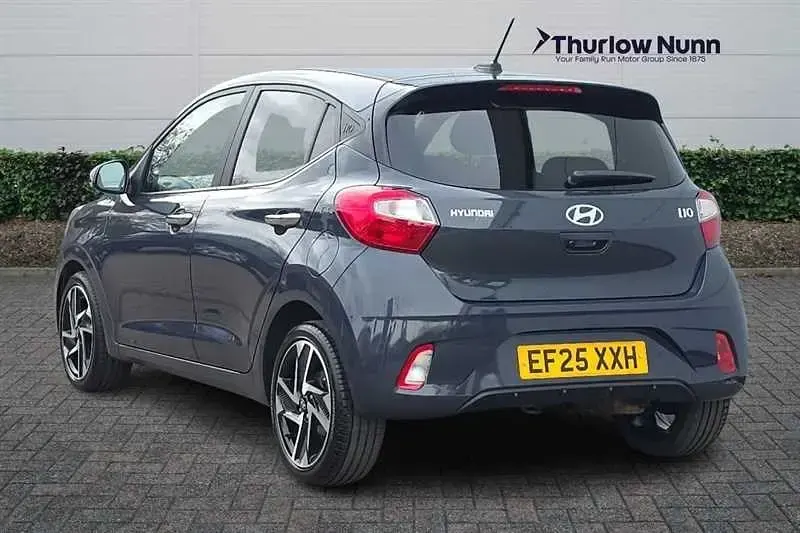 Gebraucht Hyundai i10 Premium 63 PS (46 kW) 2025 Grau Kleinwagen