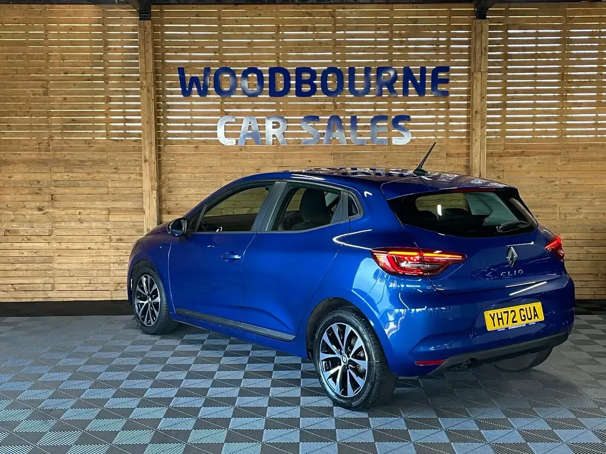 Used Renault Clio V Evolution 90 HP (66 kW) 2023 Blue Hatchback