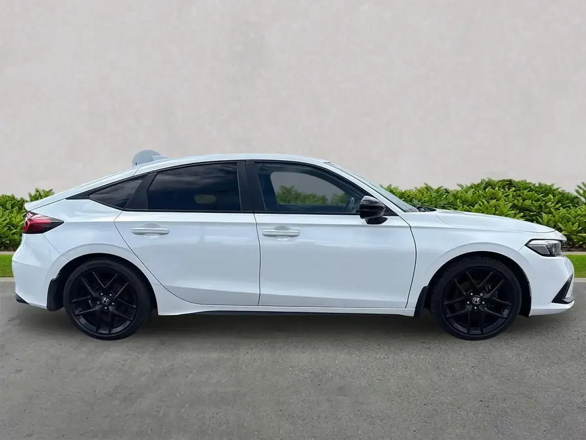 Used Honda Civic Sport 184 HP (135 kW) 2023 White Hatchback
