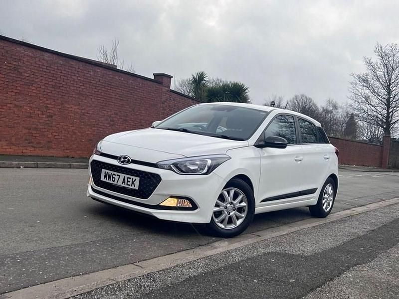 Used Hyundai i20 SE 100 HP (73 kW) 2018 White Hatchback