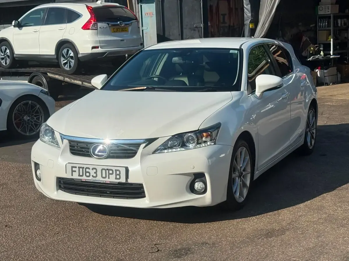Used Lexus CT200h 2013 White Hatchback