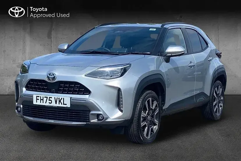 Used Toyota Yaris Cross 128 HP (94 kW) 2026 Silver metallic SUV