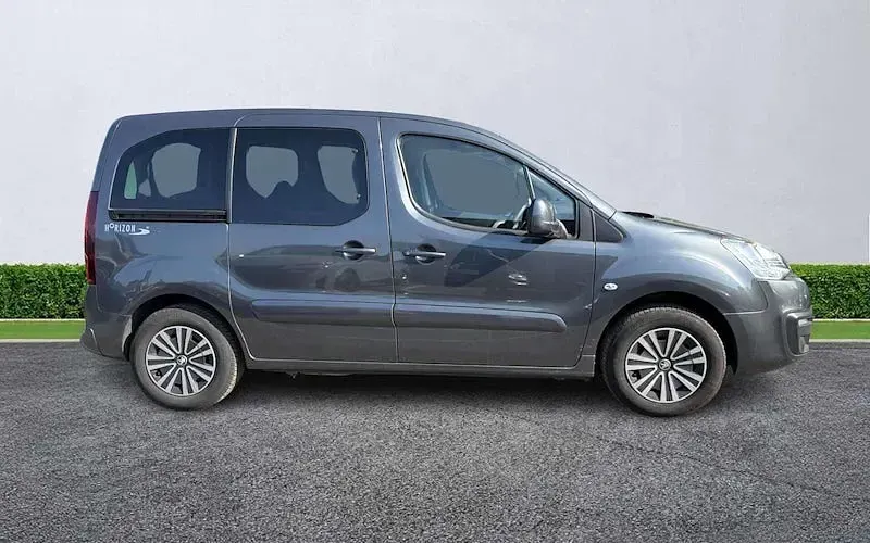 Used Peugeot TePee Allure 99 HP (72 kW) 2016 Estate