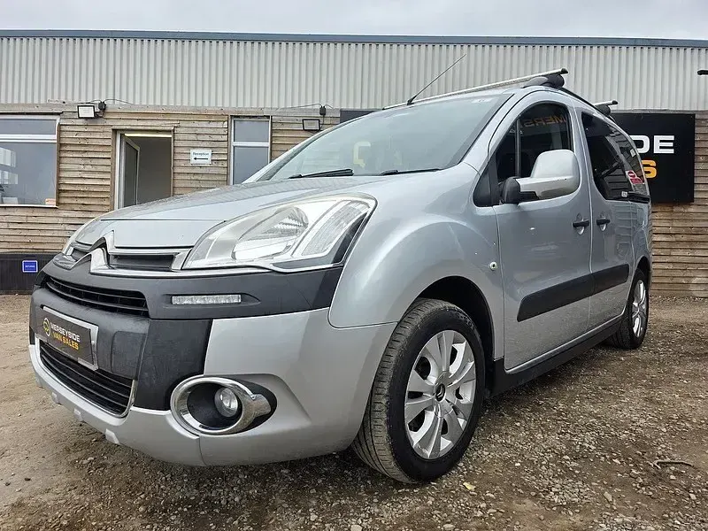 Usado Citroën Berlingo XTR 115 HP (84 kW) 2014 Prateado Monovolume
