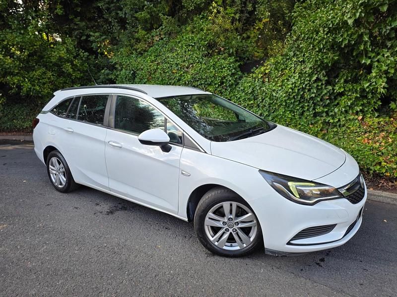 White Used 2019 Vauxhall Astra Estate | £3,995 (A bit pricey) - Image 1/4