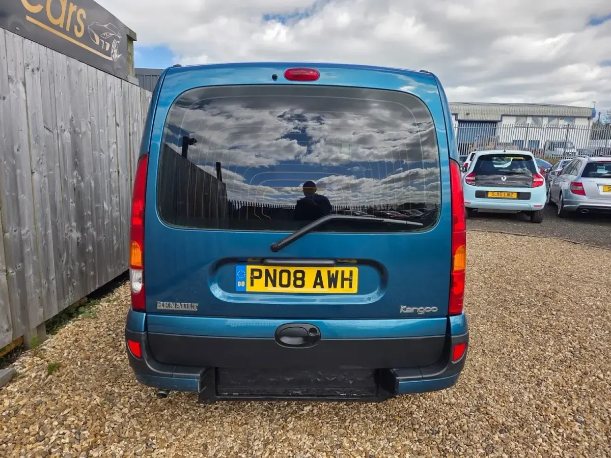 Usado Renault Kangoo Expression 106 CV (77 kW) 2008 Azul Monovolumen