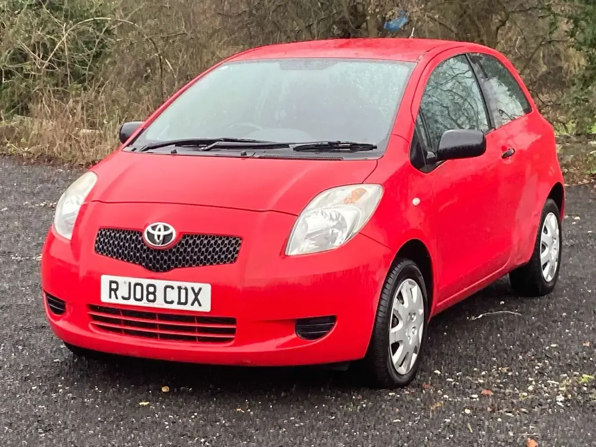 Gebraucht Toyota Yaris T2 69 PS (50 kW) 2008 Rot Kleinwagen