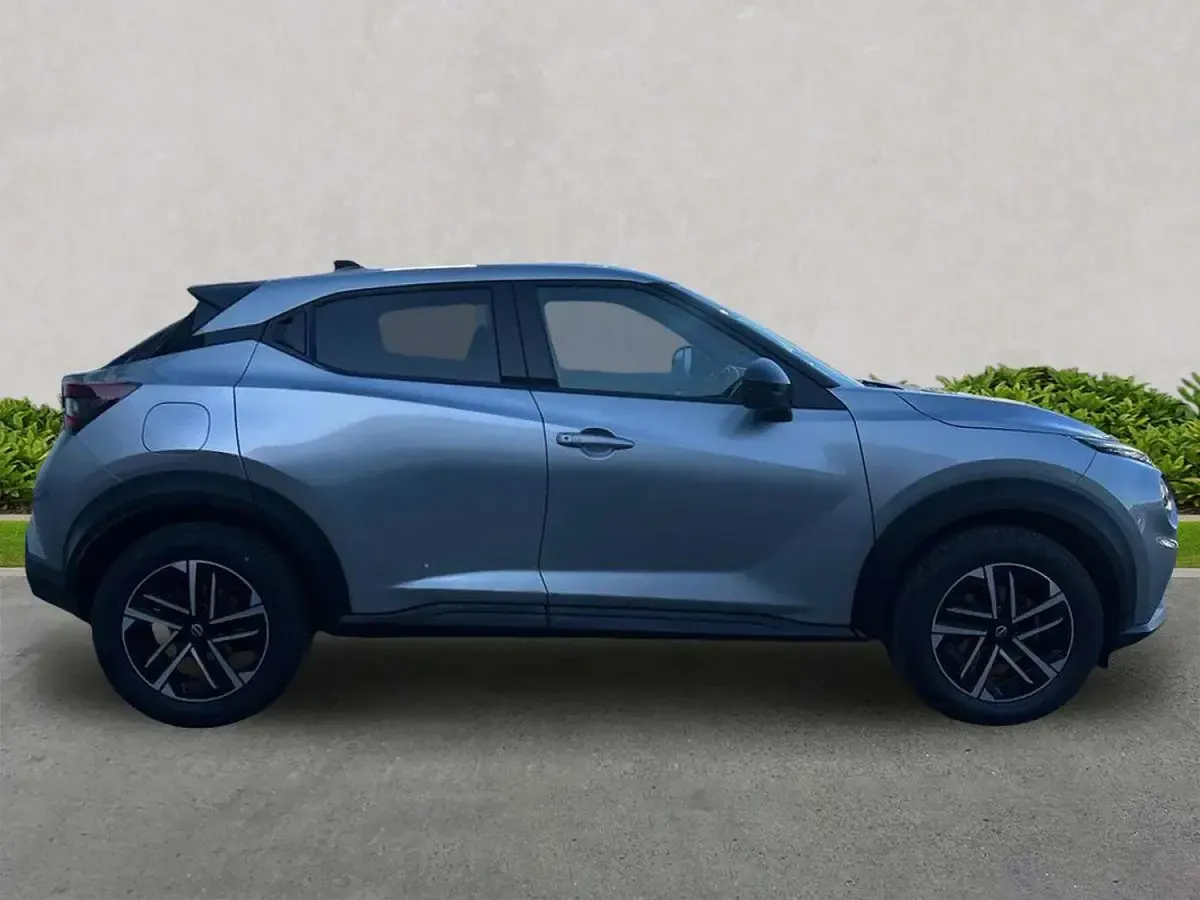 Używany Nissan Juke N-Connecta 114 KM (83 kW) 2025 Srebrny SUV