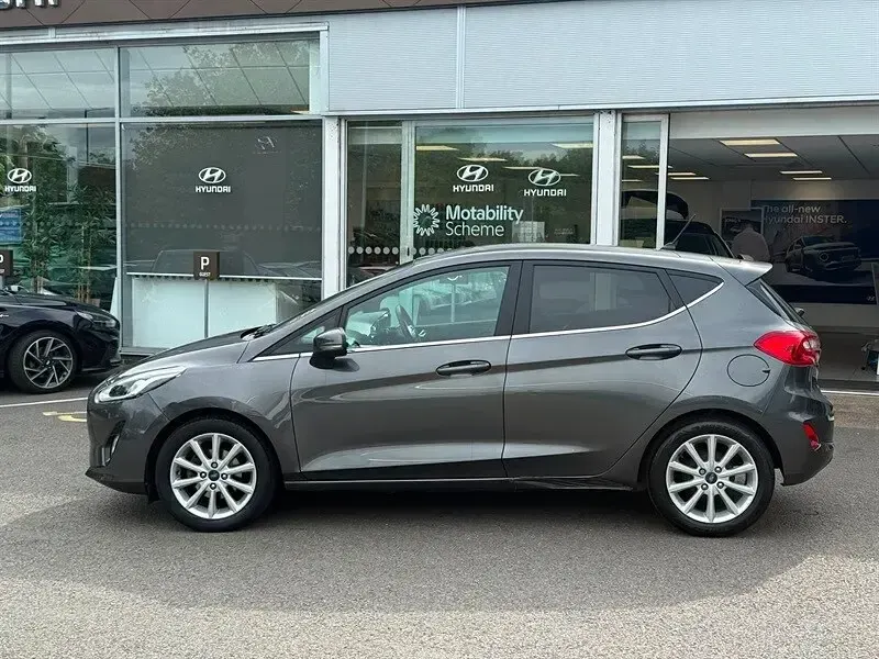 Used Ford Fiesta Titanium 100 HP (73 kW) 2018 Grey Hatchback