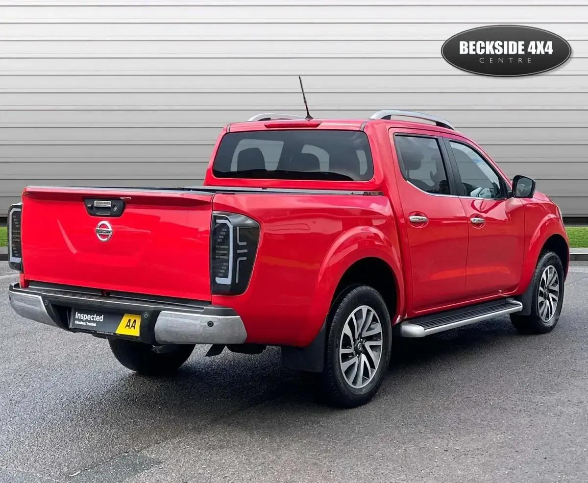 Used Nissan Navara Tekna 190 HP (139 kW) 2016 Red Pickup