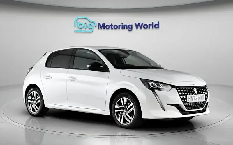 Used Peugeot 208 Allure+ 102 HP (75 kW) 2022 White Hatchback