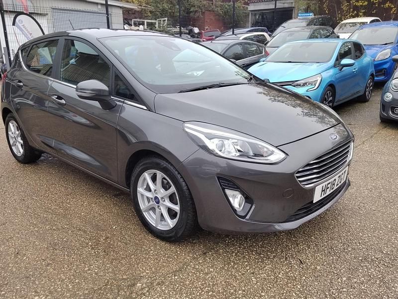 Used Ford Fiesta Zetec 99 HP (72 kW) 2018 Grey Hatchback