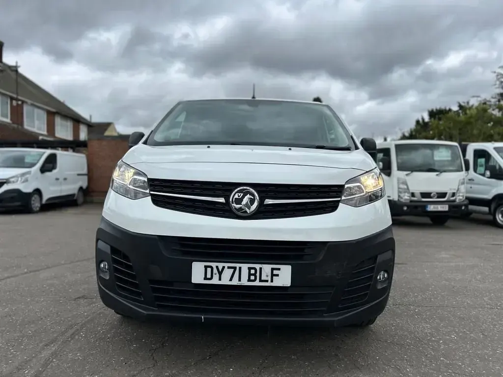 Usado Vauxhall Vivaro 100 CV (73 kW) 2021 Blanco Monovolumen