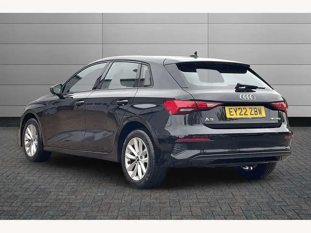 Usado Audi A3 Advanced 110 CV (80 kW) 2022 Negro Berlina