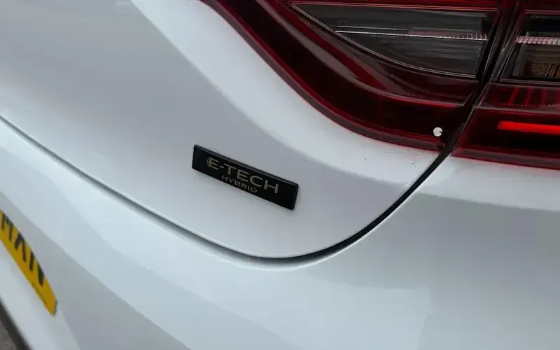 Used Renault Clio Engineered 145 HP (106 kW) 2022 White Hatchback