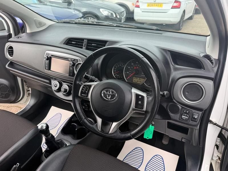 Used Toyota Yaris Trend 101 HP (74 kW) 2012 White Hatchback