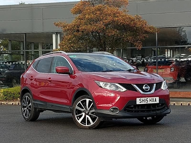 Red Used 2015 Nissan Qashqai Tekna SUV | £7,498 (Fair price) - Image 1/4