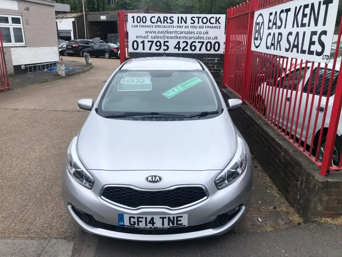 Begagnad Kia Ceed 98 HK (72 kW) 2014 Silver Halvkombi