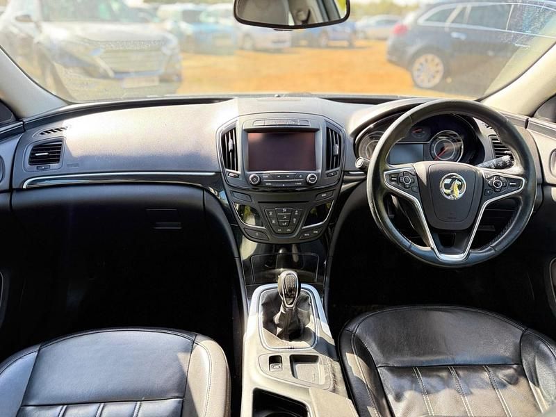Used Vauxhall Insignia Elite 136 HP (100 kW) 2016 White Hatchback