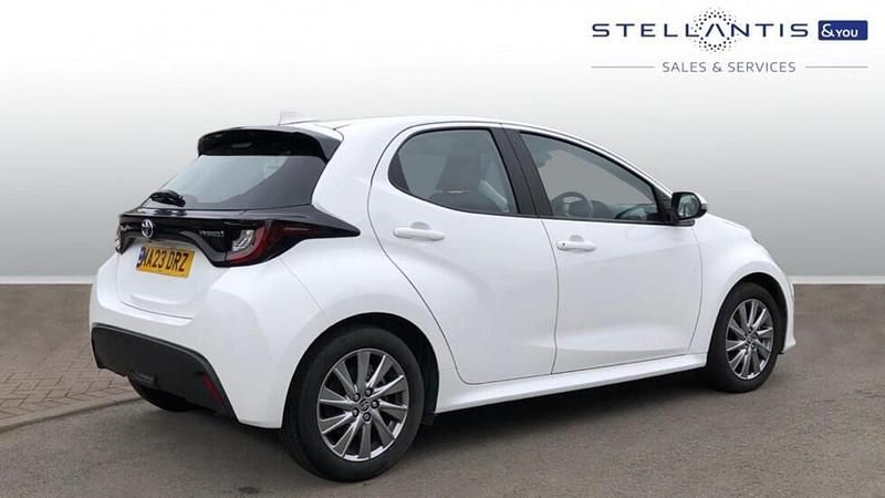 Used Toyota Yaris Hybrid 114 HP (83 kW) 2023 White
